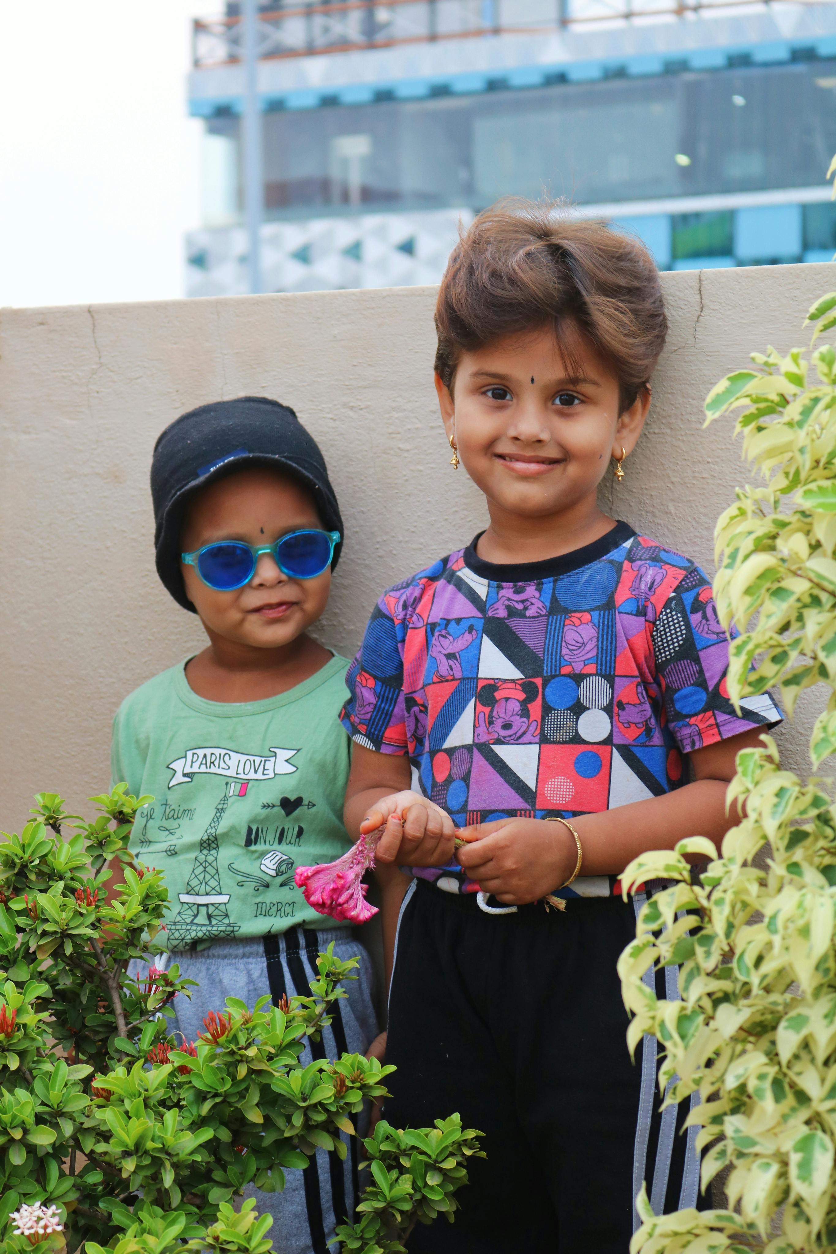 影视更新海报图：人物故事氛围