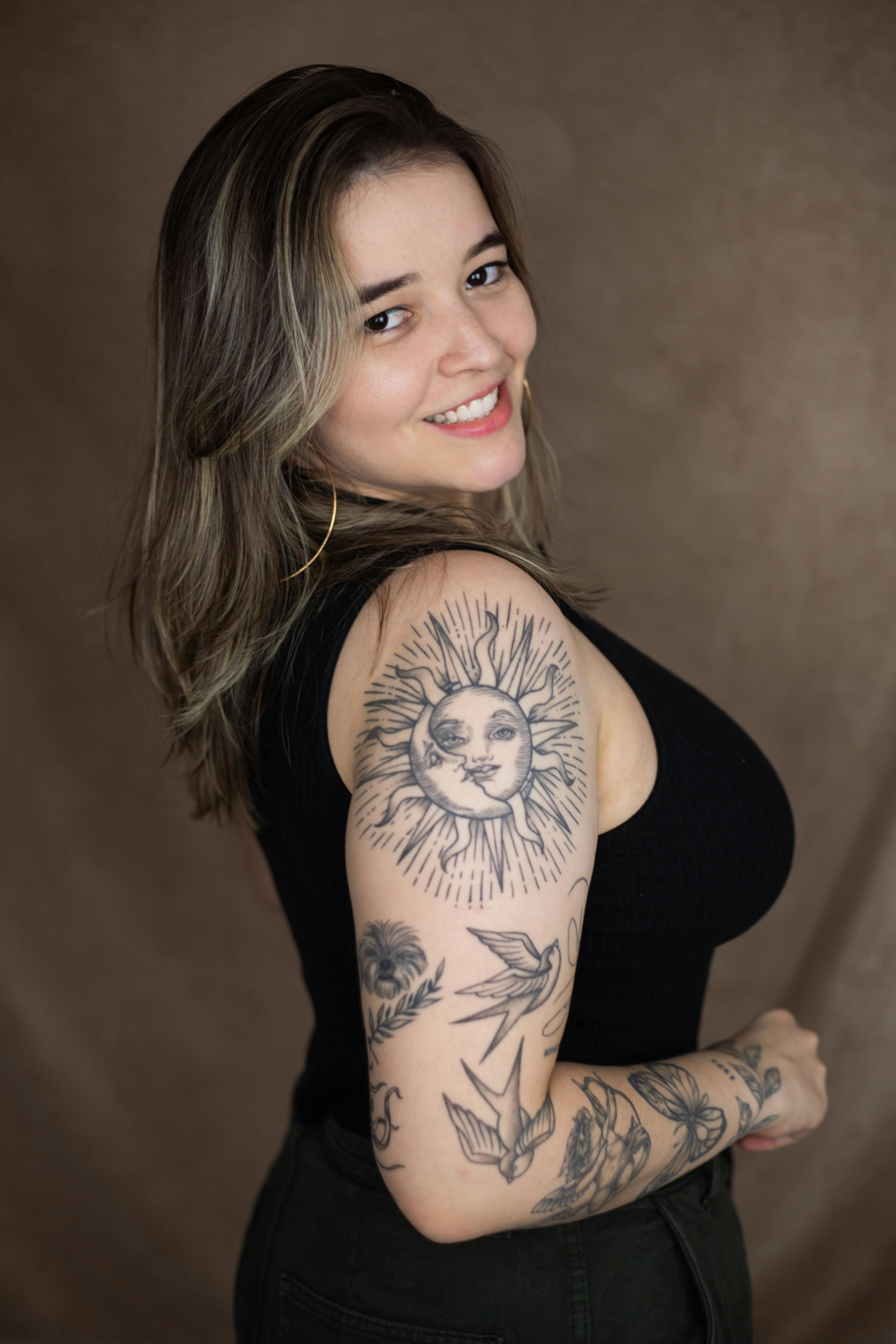 影视更新海报图：人物特写